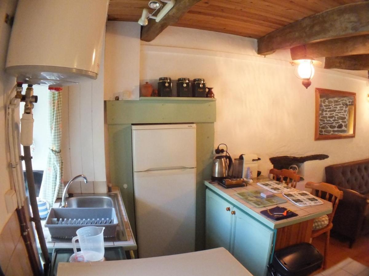 La Maison De Poupee Berrien Exterior photo